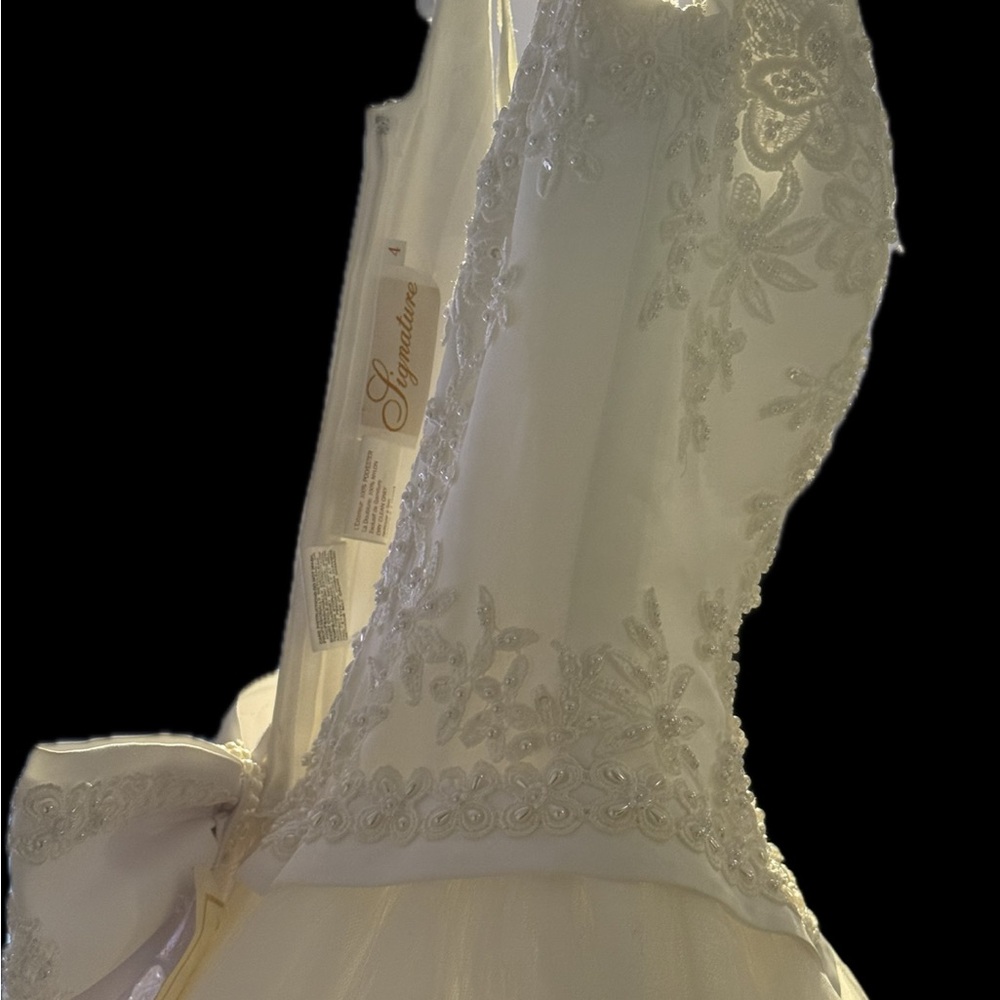 Vintage, White Sleeveless Wedding Gown with beaded bodice and full tulle skirt - Picture 2 of 16